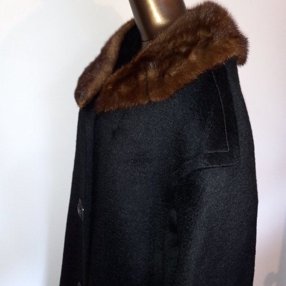 Vintage 1960s black A-line wool coat, three large buttons, faux fur collar - Picture 12 of 16